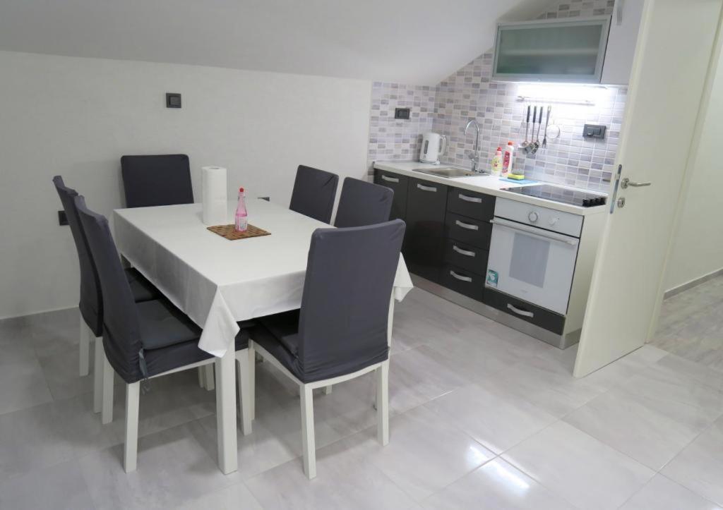 פירובאץ Apartments Nada מראה חיצוני תמונה